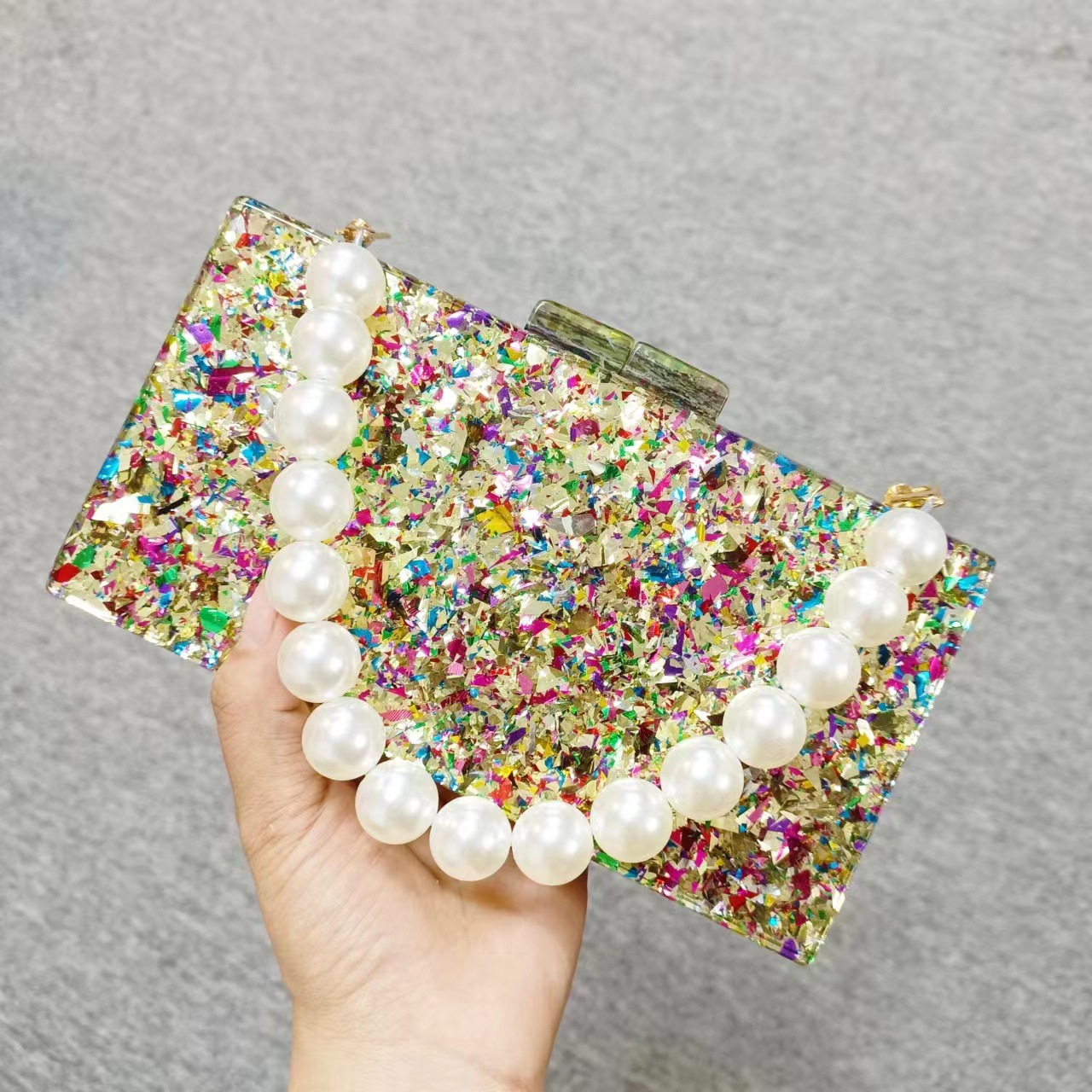 Luxuriöse Clutch mit Acrylperl – Luxury Bags Green Bewertung und Preis