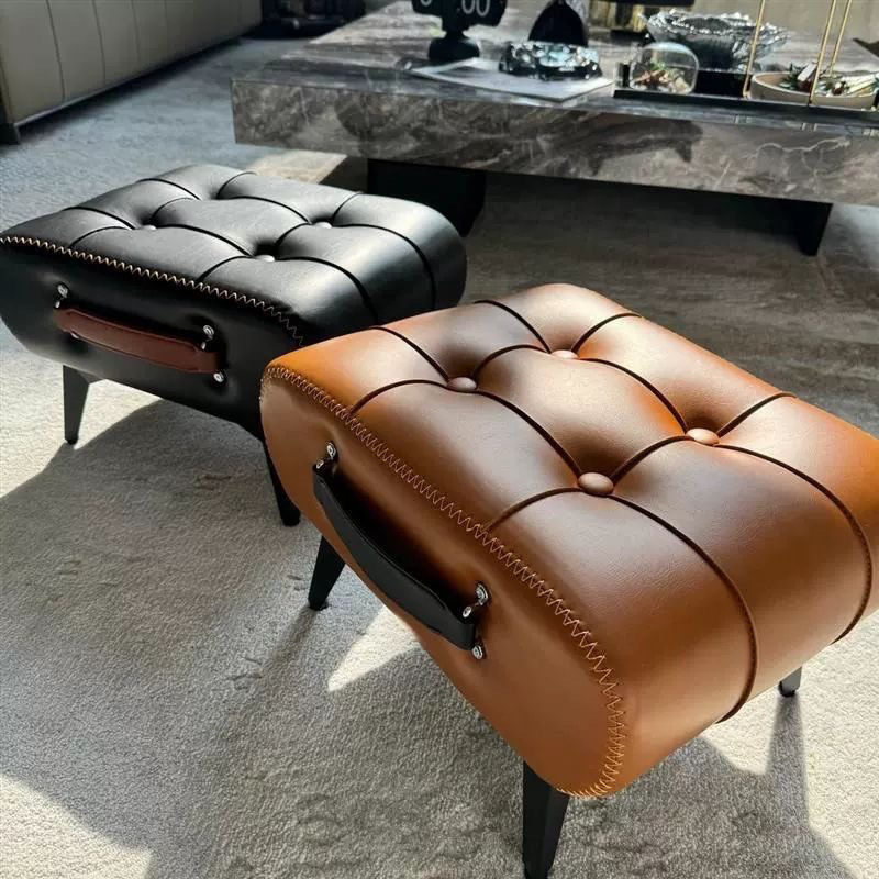 Kleiner Hocker aus Ölwachslede – Luxury Bags Entry Bewertung und Preis
