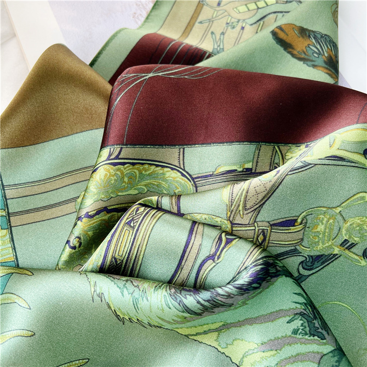 Kleiner Maulbeerseide-Schal 65 – Luxury Bags Green Bewertung und Preis